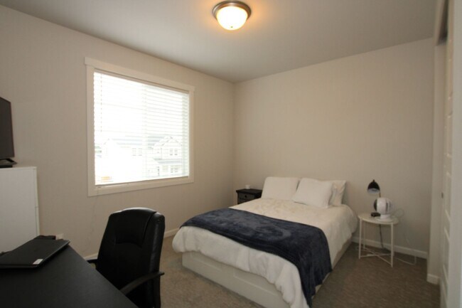 Building Photo - Stunning 3-Bedroom Gig Harbor Home with Bonus Room & A/C