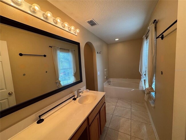 Building Photo - 712 Waxwing Ct