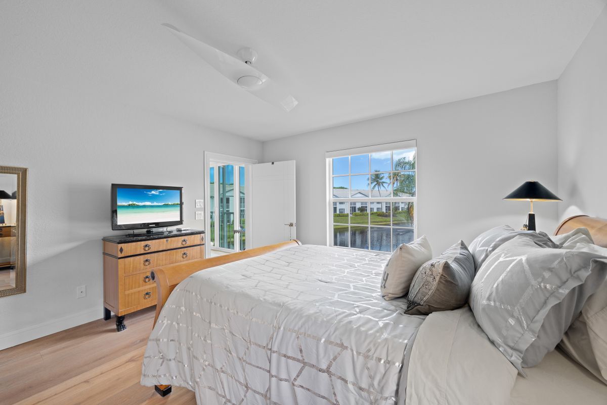 Building Photo - 818 Tanbark Dr