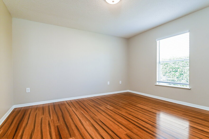 Building Photo - 8212 Settles Crk Lp