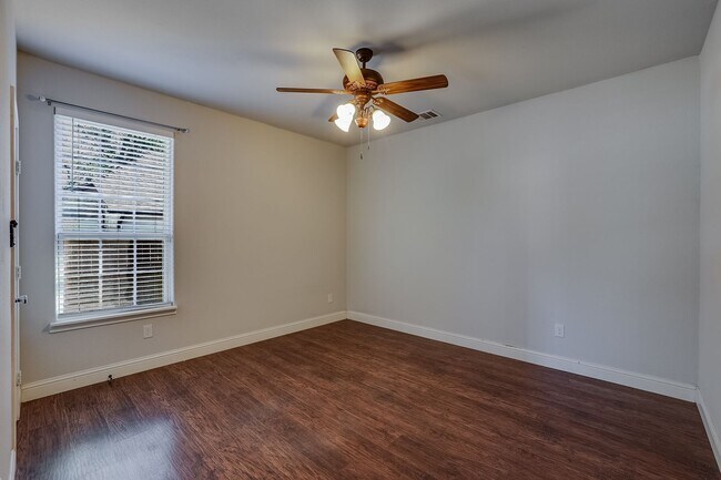 Building Photo - Beautiful 3 Bedroom, 2 Bath Home in Cleburne