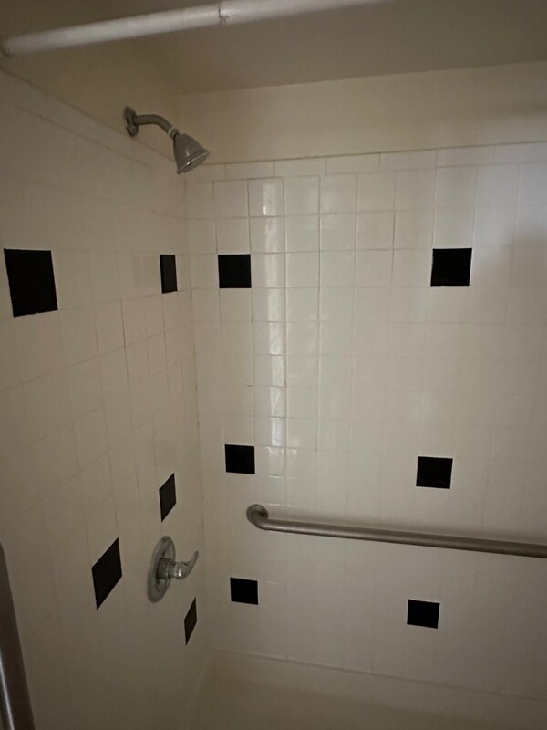 Building Photo - 1063 W 48th St