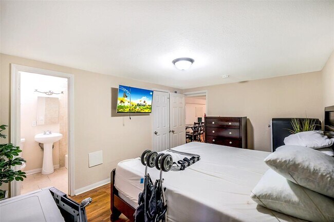 Building Photo - 4808 Woodhead St