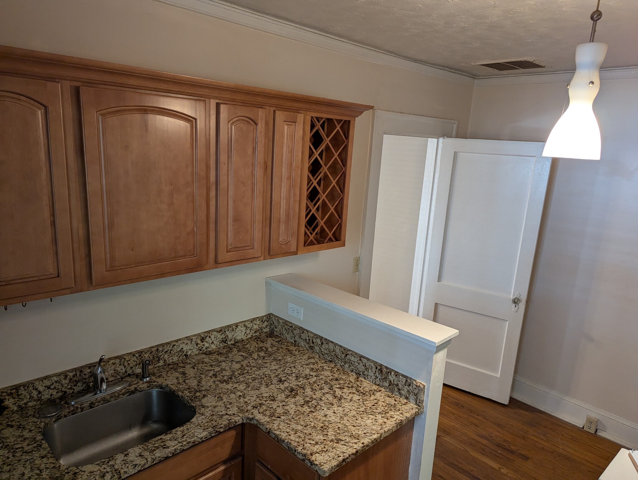 Building Photo - 1085 Bellevue Dr NE