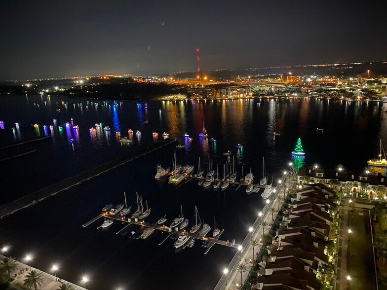 Building Photo - 400 E Bay St