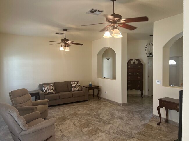 Building Photo - 2902 Quasar Dr