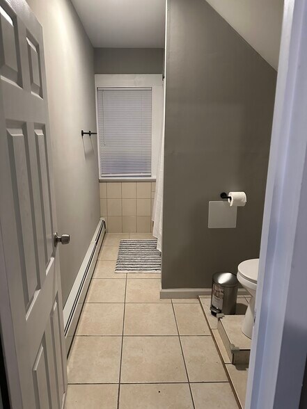 Building Photo - 66 Maplewood Ave