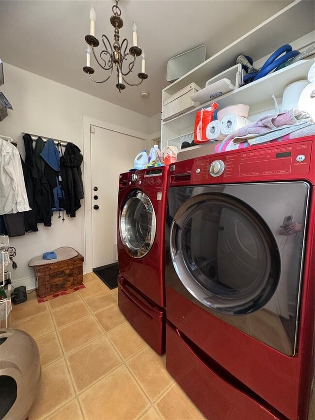 Building Photo - 807 Leonard St