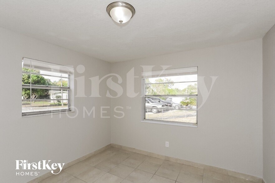 Building Photo - 18931 NW 33rd Pl