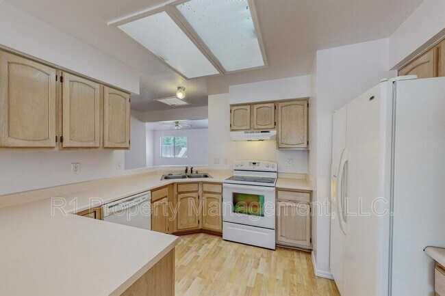 Building Photo - 1729 Chamisa Rd NE