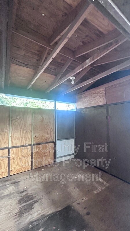 Building Photo - 613 1st Ave NE