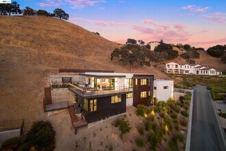 Building Photo - 297 Las Quebradas