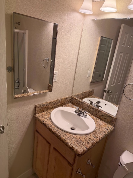 Building Photo - 4713 Amber Ln