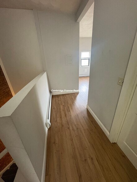 Building Photo - 16 Flint St