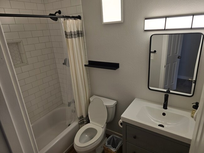 Building Photo - 2415 S Xanadu Way