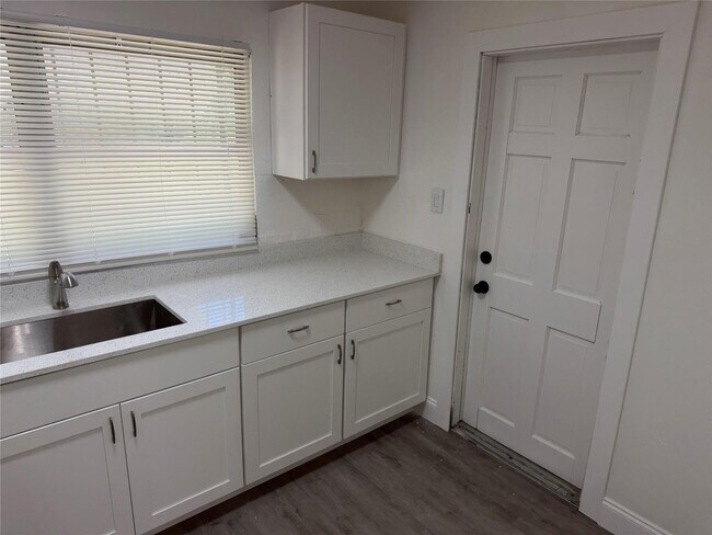 Building Photo - 703 N 17th St