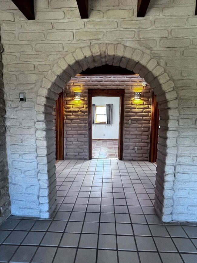 Building Photo - 5 Oriente Ct