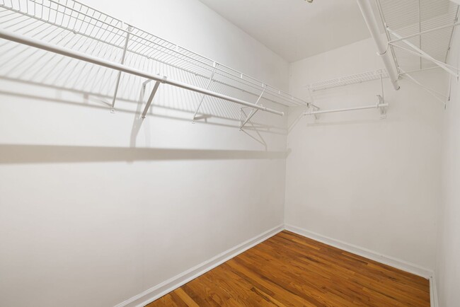 Building Photo - Stylish Studio Condo in Downtown Asheville – Rare Top-Floor Find