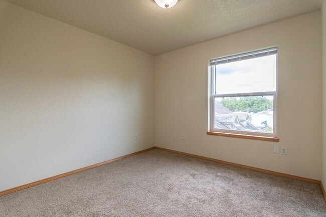 Building Photo - 508 NE Graham St