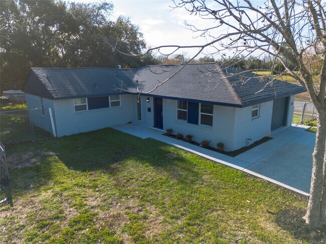 Building Photo - 5502 Elm Tree Dr