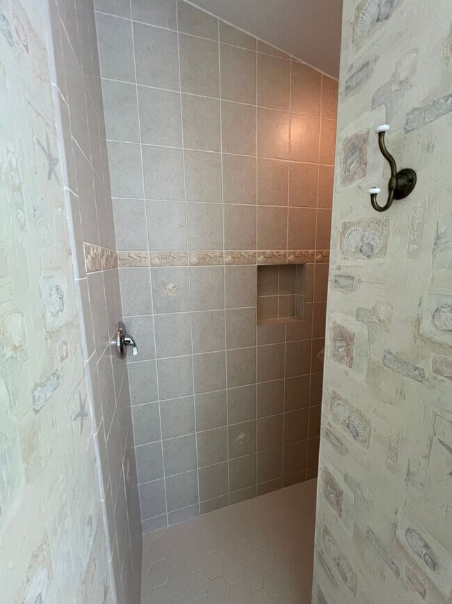 Building Photo - FURNISHED SHORT TERM RENTAL - 3 Bed / 2 Bath - Single Family Pool Home - $5,000/month ** Heated S...