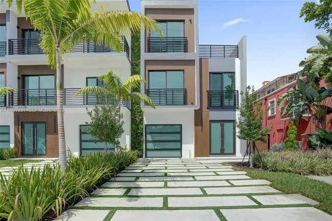 Building Photo - 1825 NE 26th Ave