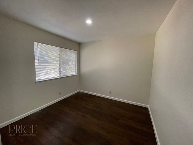 Building Photo - 3 Bedroom Condo in Rancho Cucamonga