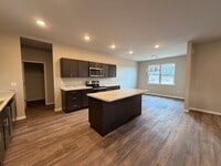 Building Photo - Welcome to your dream home in Russellville, AR!