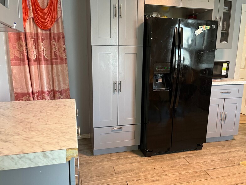 Building Photo - 15 Gershom Ave