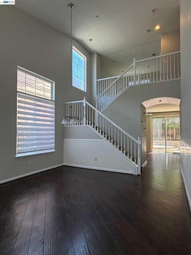 Building Photo - 1336 Tiffany Dr