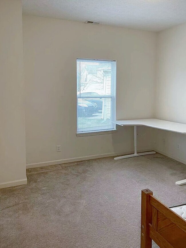 Building Photo - Cozy 3BD/2BA Fenced Yard