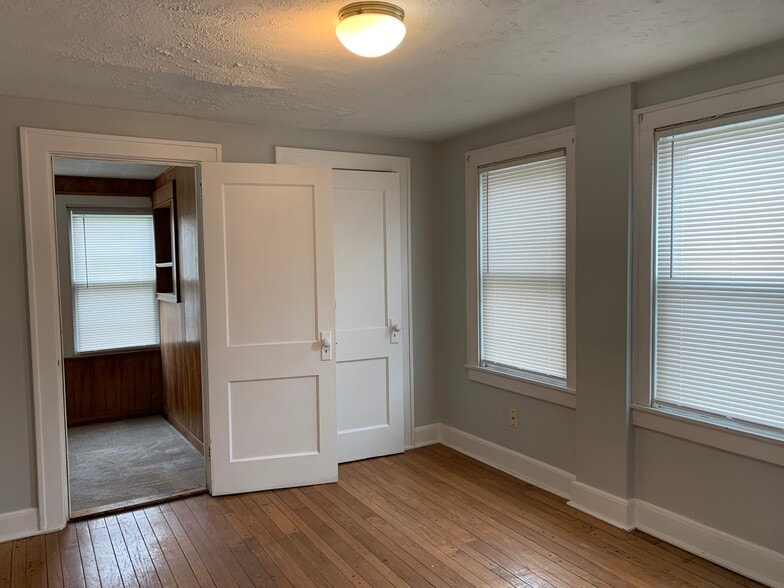 Building Photo - 720 Roselawn Ave