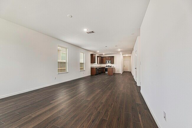 Building Photo - 240 Seven Pnes Dr