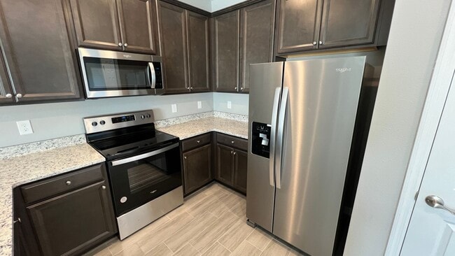 Building Photo - Spacious 3BD/2BA Palm Bay Home – Modern Comfort & Great Location!