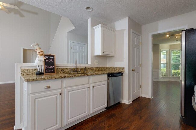 Building Photo - 306 Burdock Trce