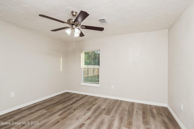 Building Photo - 674 Altamira St NW