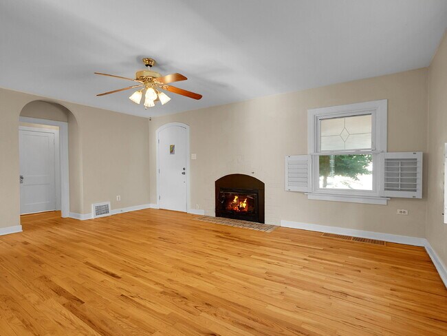 Building Photo - $2,295.00, 1 Bed, 1 Bath Home in Denver