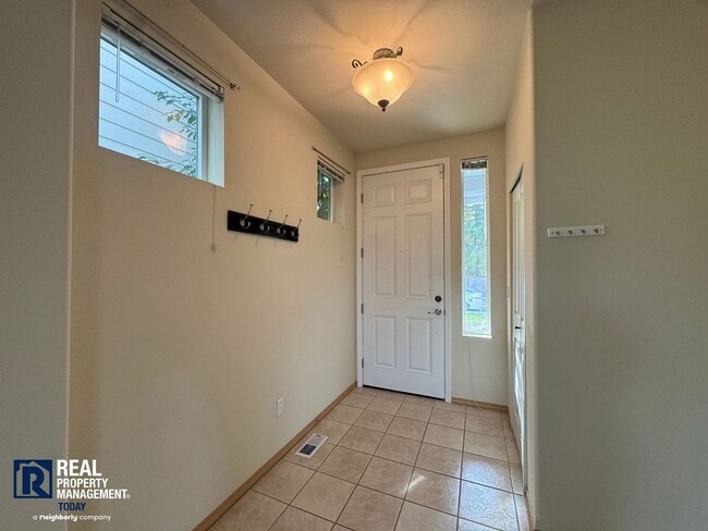 Building Photo - 3BR Silver Creek Home w/ Loft, Fireplace & 2-Car Garage!!