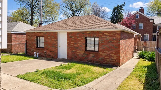 Building Photo - 6636 Devonshire Ave