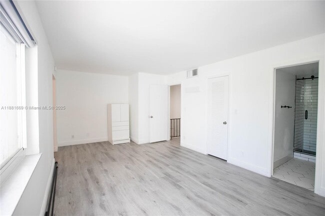 Building Photo - 2714 NE 8th St