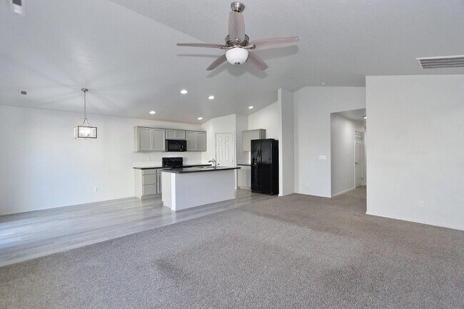 Building Photo - Single-Level Home In Quiet Neighborhood