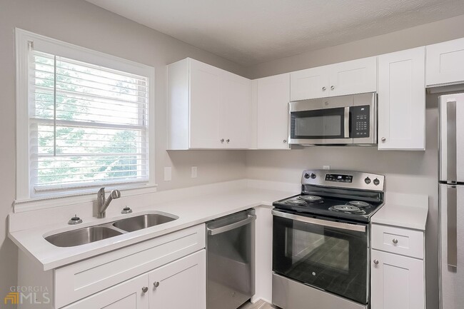 Building Photo - 6060 Ridge Way