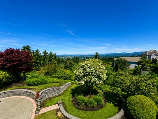 Building Photo - Stunning Custom Camas Home