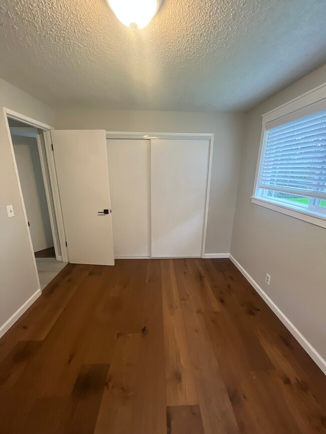 Building Photo - 13075 Avon Allen Rd