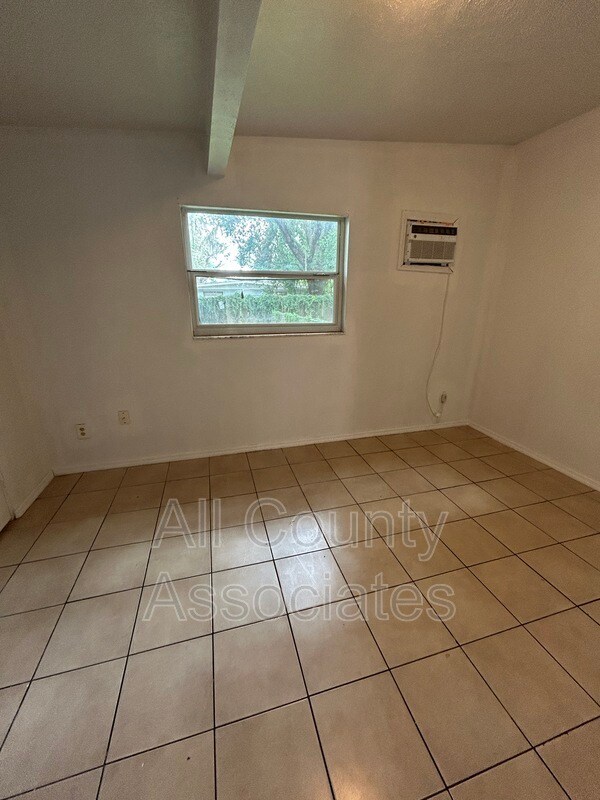 Building Photo - 8722 N 48th St