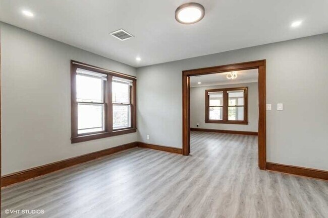 Building Photo - 56 N Chestnut St