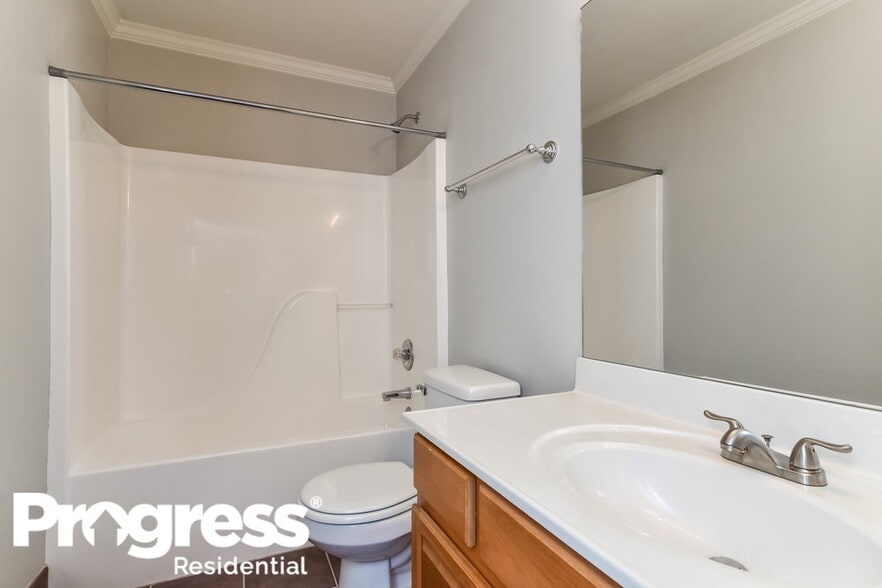 Building Photo - 6522 Silk Tree Pointe