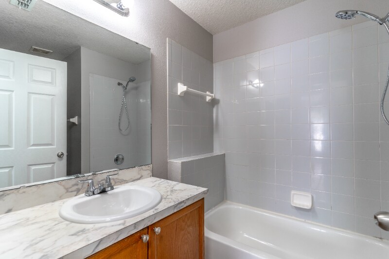 Building Photo - 2306 Lily Pad Ln