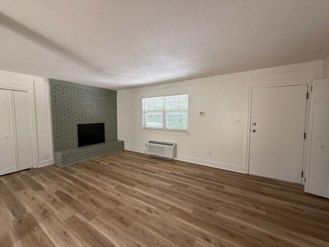 Building Photo - 1 Bed, 1 Bath Apartment – Great Location & Amenities! Flexible Lease Terms Available