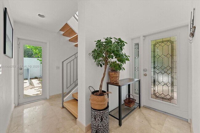 Building Photo - 2721 SW 22nd Ave